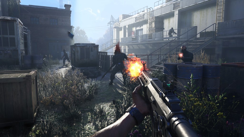 Screenshot aus Dying Light: The Beast. Zu sehen ist ein Kampf mit Sturmgewehr gegen Feinde.