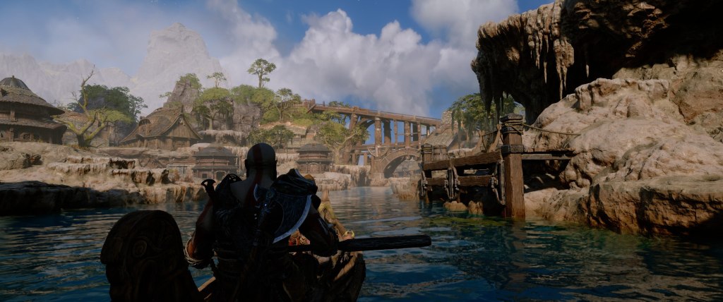 Screenshot aus der PC-Version von God of War Ragnarök. Kratos und Atreus fahren auf einem Boot.