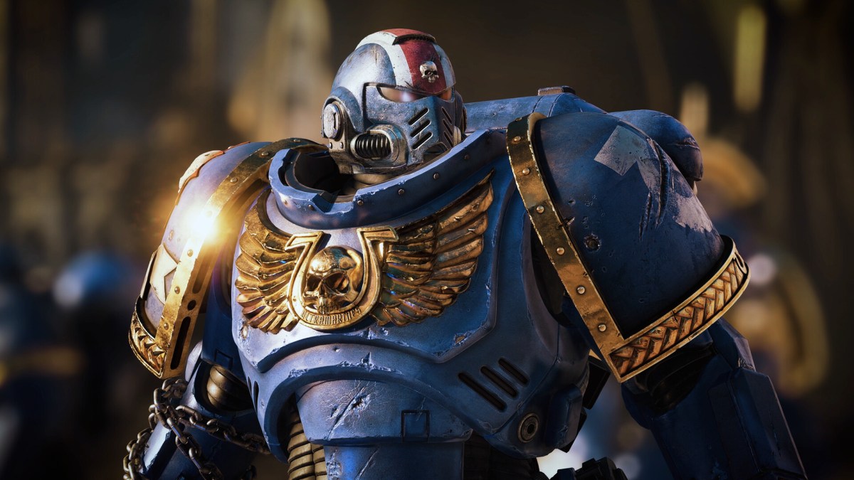 Screenshot aus Warhammer 40.000: Space Marine 2. Zu sehen ist ein Ultramarine in seiner kompletten RÃ¼stung.