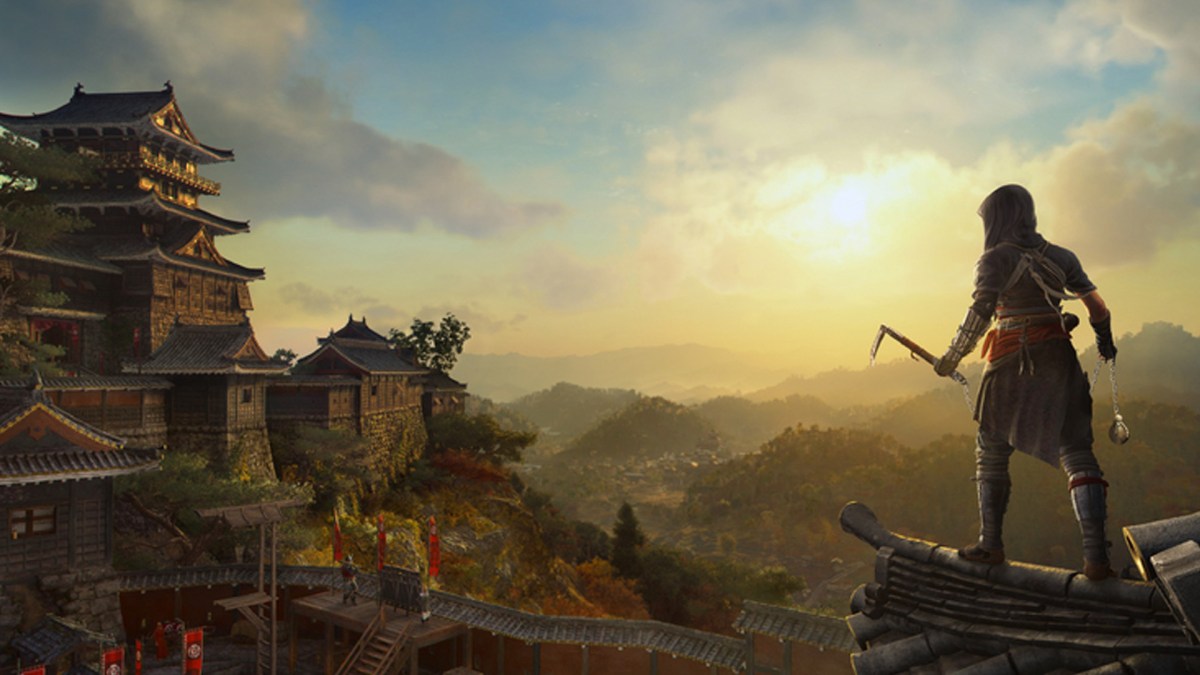 Screenshot aus Assassin's Creed Shadows, in der Protagonistin auf eine Burg schaut.