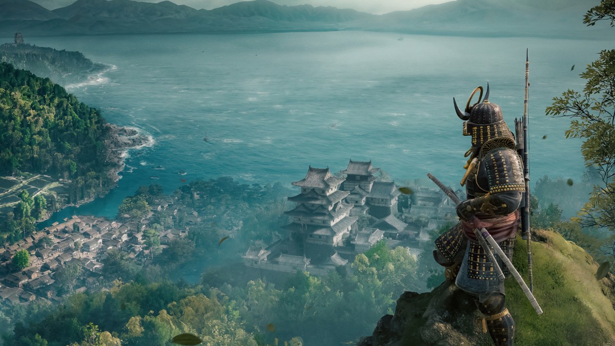 Screenshot aus Assassin's Creed Shadows. Yasuke steht auf einem HÃ¼gel und blickt Ã¼ber die Landschaft.